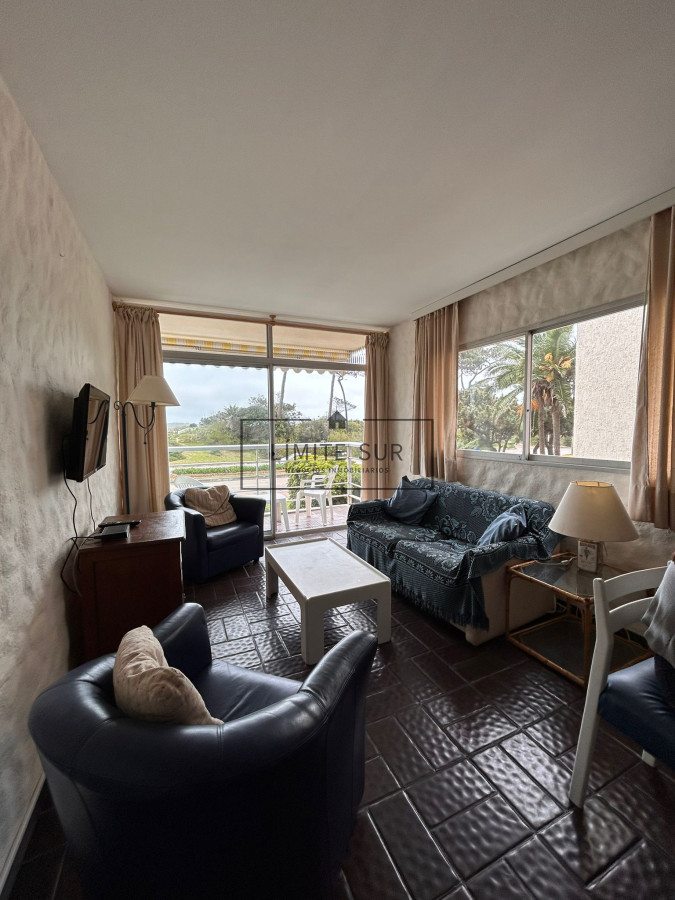 Apartamento ID.167 - Venta de apartamento de dos dormitorios en Playa Mansa, Punta del Este, Uruguay 