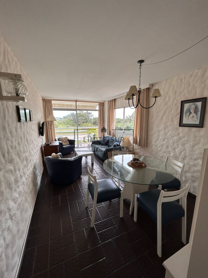 Apartamento ID.167 - Venta de apartamento de dos dormitorios en Playa Mansa, Punta del Este, Uruguay 