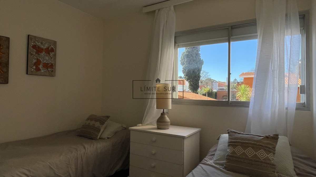 Apartamento ID.167 - Venta de apartamento de dos dormitorios en Playa Mansa, Punta del Este, Uruguay 