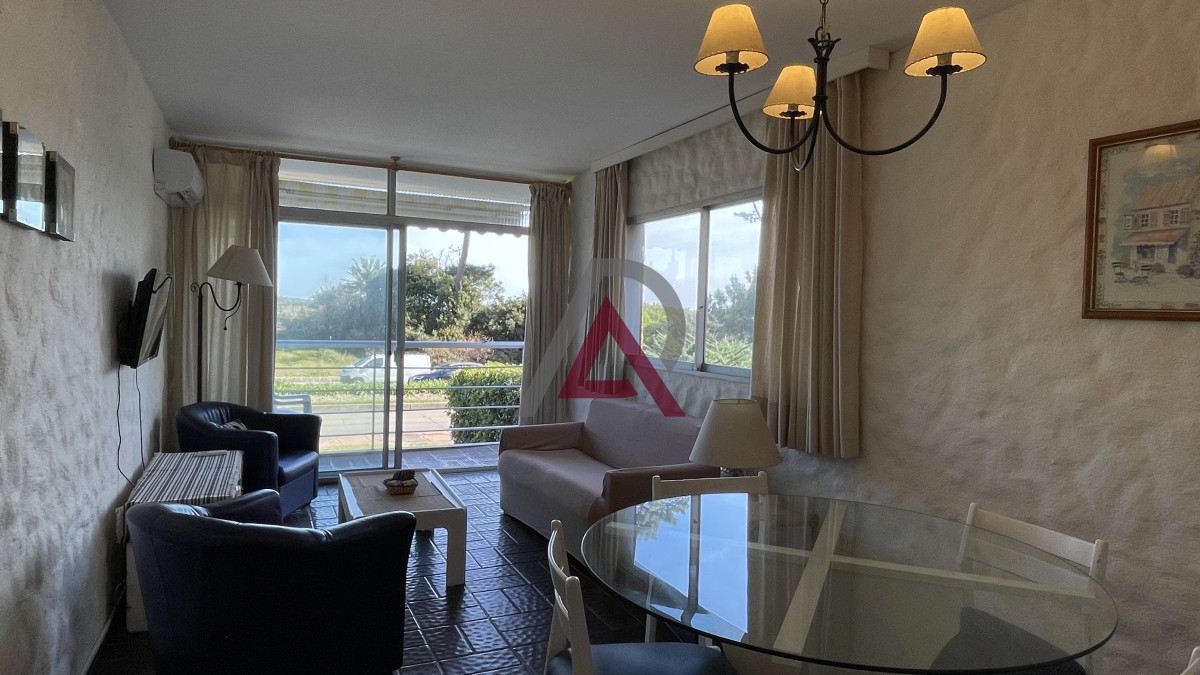 Apartamento ID.215 - Venta de apartamento de dos dormitorios en Playa Mansa, Punta del Este, Uruguay 