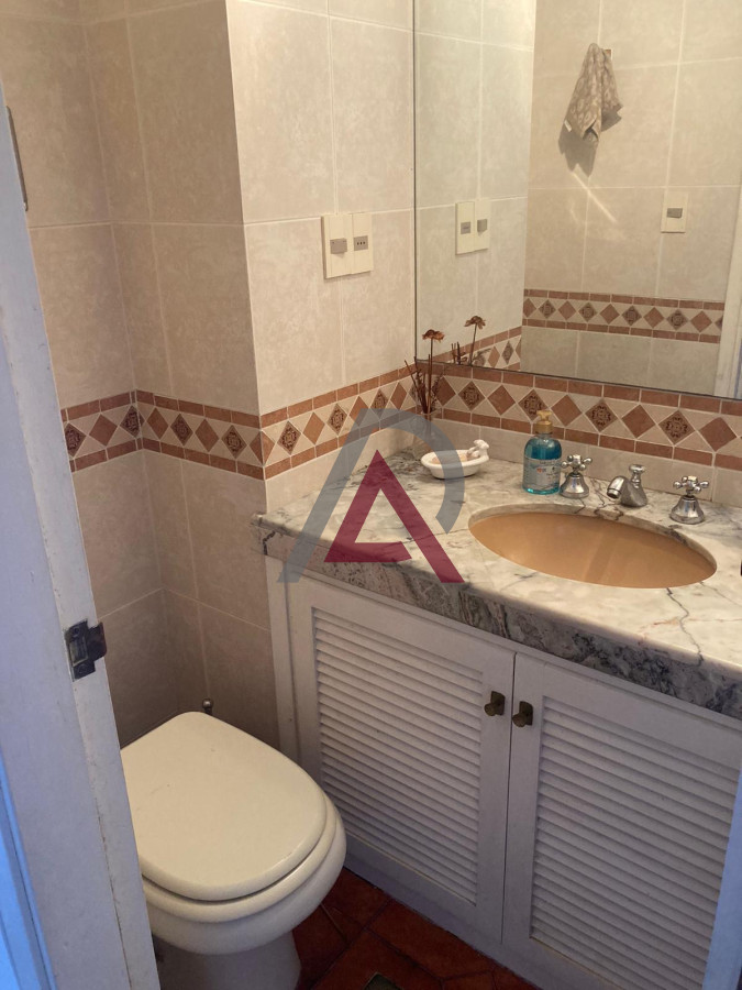 Apartamento ID.216 - Venta de Apartamento de 4 dormitorios en Playa Mansa, Punta del Este