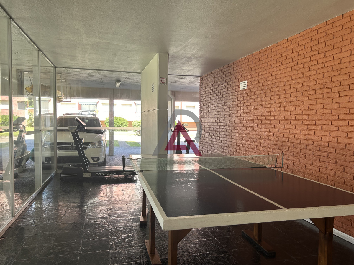 Apartamento ID.216 - Venta de Apartamento de 4 dormitorios en Playa Mansa, Punta del Este