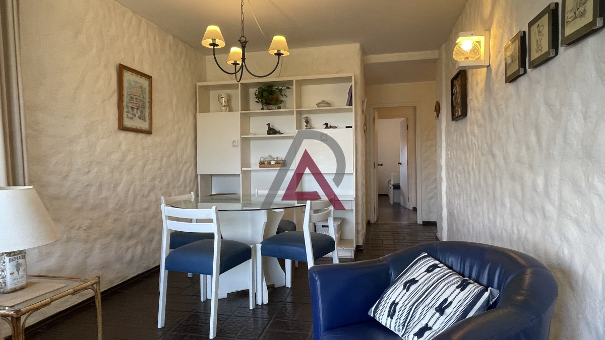 Apartamento ID.215 - Venta de apartamento de dos dormitorios en Playa Mansa, Punta del Este, Uruguay 