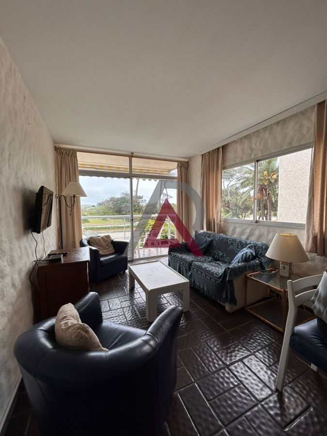 Apartamento ID.215 - Venta de apartamento de dos dormitorios en Playa Mansa, Punta del Este, Uruguay 