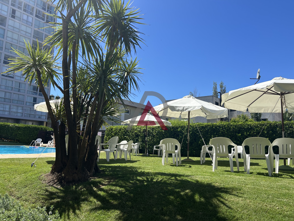 Apartamento ID.216 - Venta de Apartamento de 4 dormitorios en Playa Mansa, Punta del Este