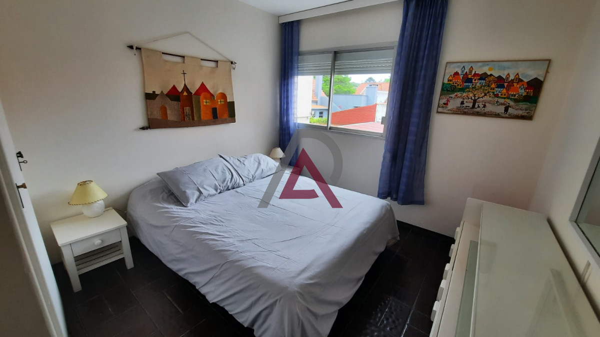 Apartamento ID.215 - Venta de apartamento de dos dormitorios en Playa Mansa, Punta del Este, Uruguay 