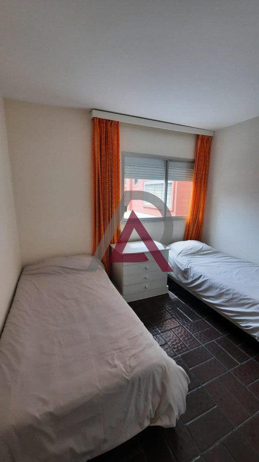 Apartamento ID.215 - Venta de apartamento de dos dormitorios en Playa Mansa, Punta del Este, Uruguay 
