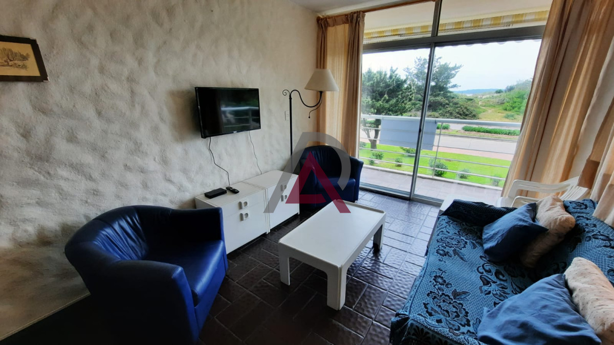 Apartamento ID.215 - Venta de apartamento de dos dormitorios en Playa Mansa, Punta del Este, Uruguay 