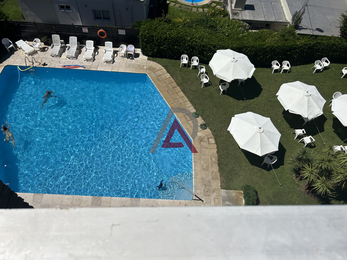 Apartamento ID.216 - Venta de Apartamento de 4 dormitorios en Playa Mansa, Punta del Este