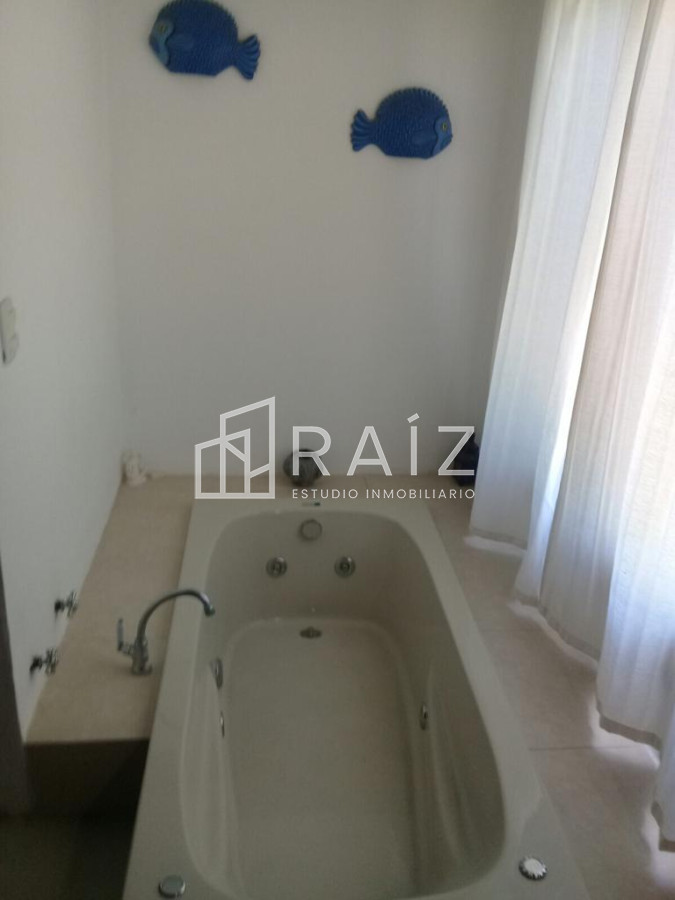 Casa ID.11114 - VENTA CASA 4 DORMITORIOS BEVERLY HILLS