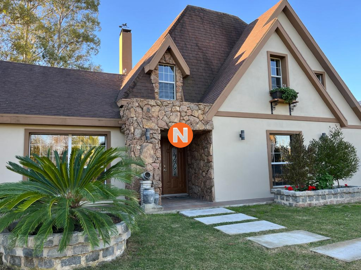 Casa Ref.222542 - Venta de Casa, en Cumbres de Carrasco