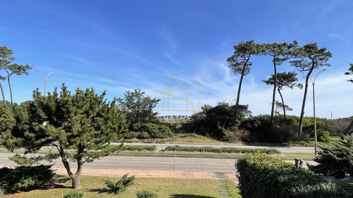 Apartamento ID.666 - Venta de apartamento de dos dormitorios en Playa Mansa, Punta del Este, Uruguay 