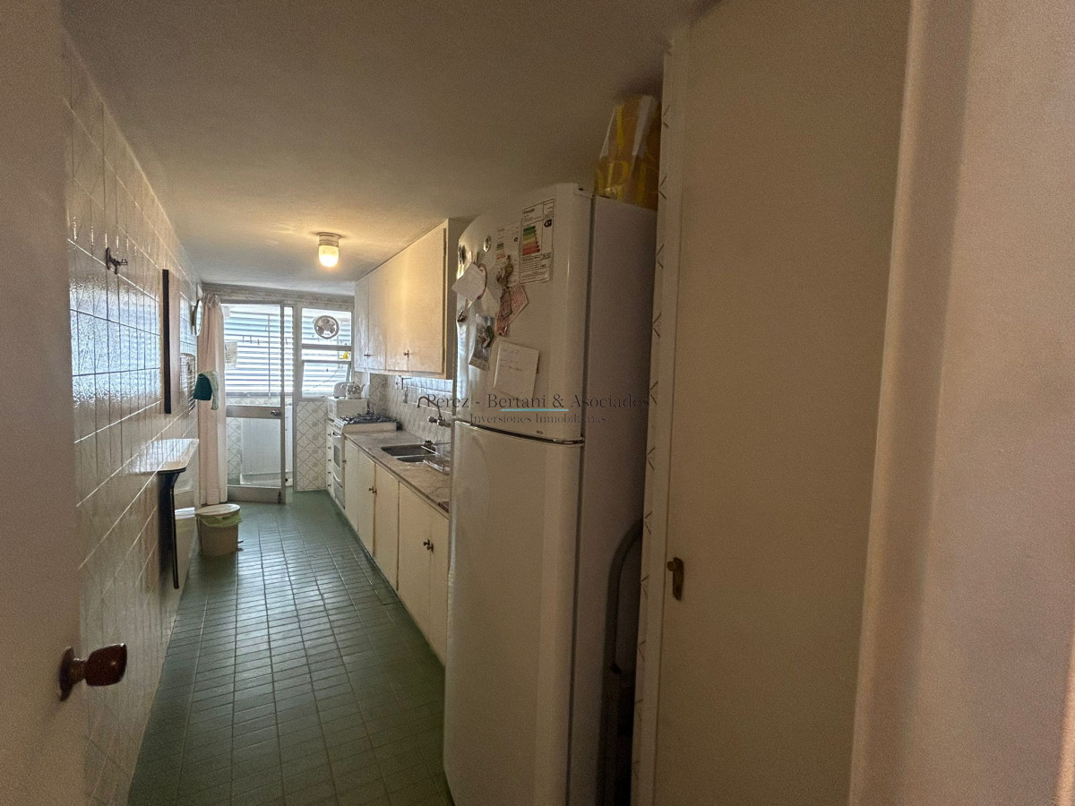 Apartamento ID.189 - Venta  Apartamento de 4 dormitorios en Playa Mansa, Primera Linea Punta del Este