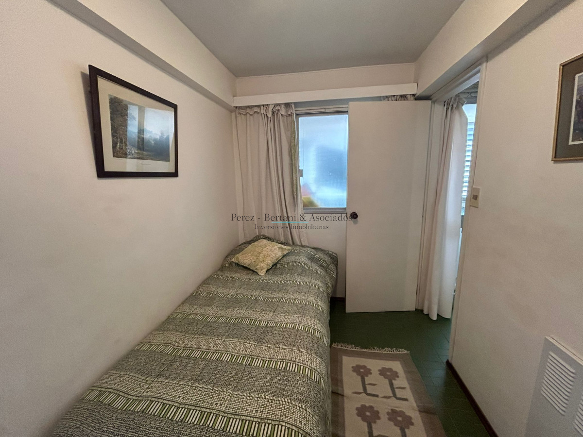 Apartamento ID.189 - Venta  Apartamento de 4 dormitorios en Playa Mansa, Primera Linea Punta del Este