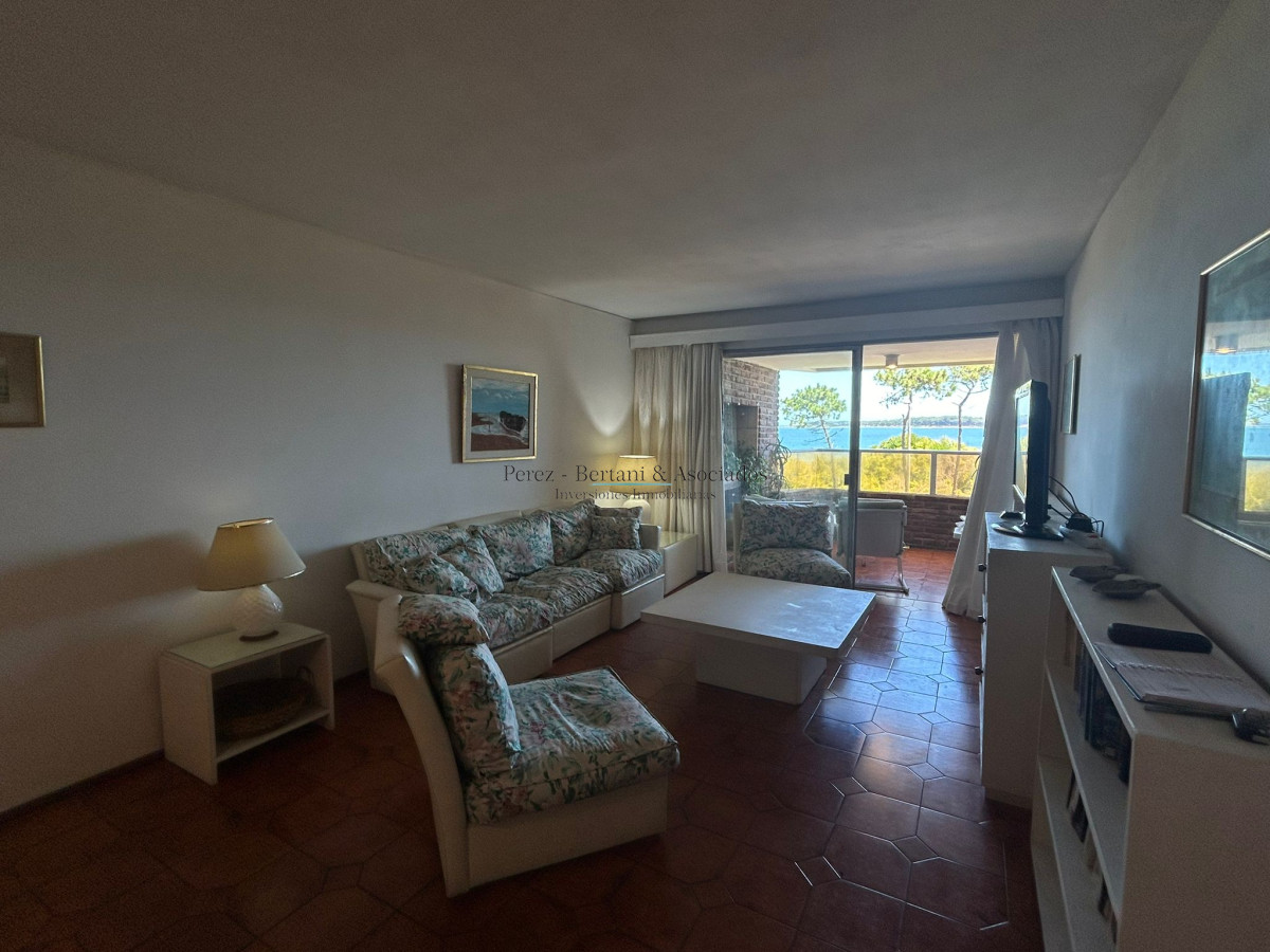 Apartamento ID.189 - Venta  Apartamento de 4 dormitorios en Playa Mansa, Primera Linea Punta del Este