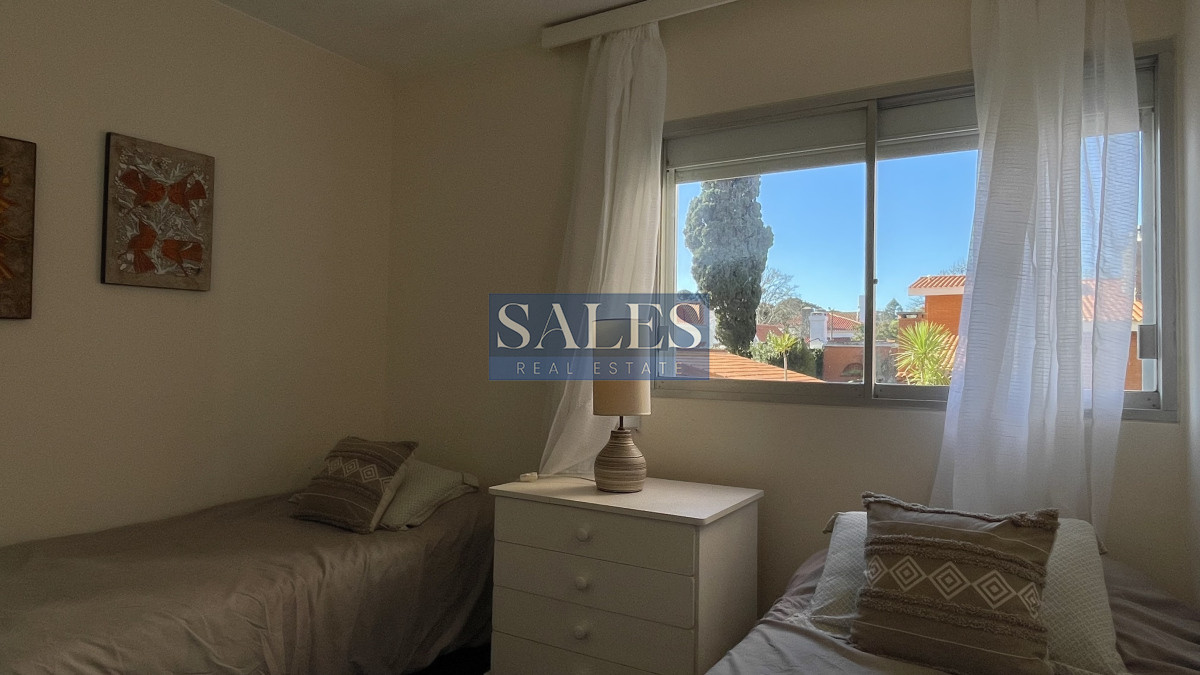 Apartamento ID.1252 - Venta de apartamento de dos dormitorios en Playa Mansa, Punta del Este, Uruguay 