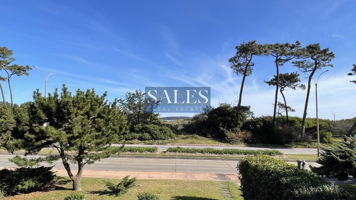 Apartamento ID.1252 - Venta de apartamento de dos dormitorios en Playa Mansa, Punta del Este, Uruguay 