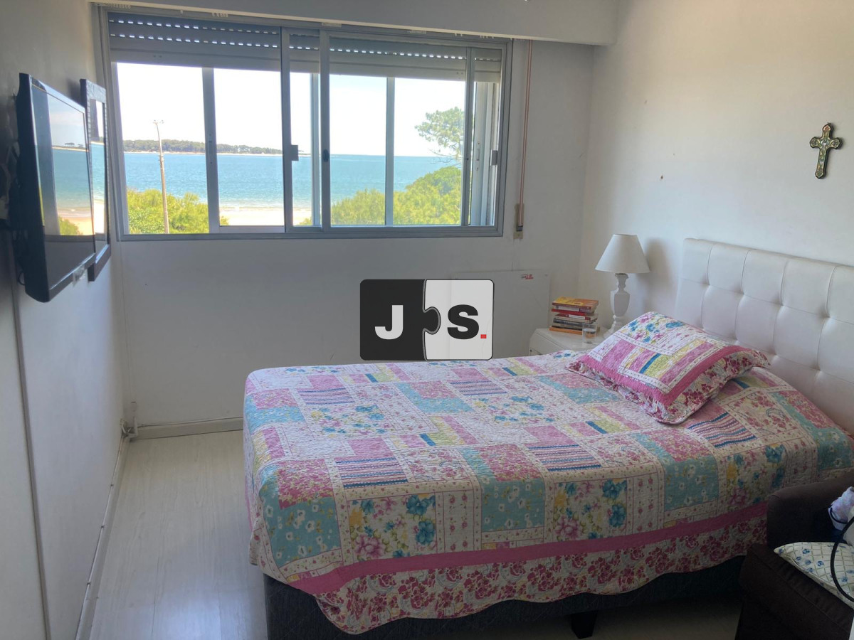 Apartamento ID.3440 - Venta de Apartamento de 4 dormitorios en Playa Mansa, Punta del Este