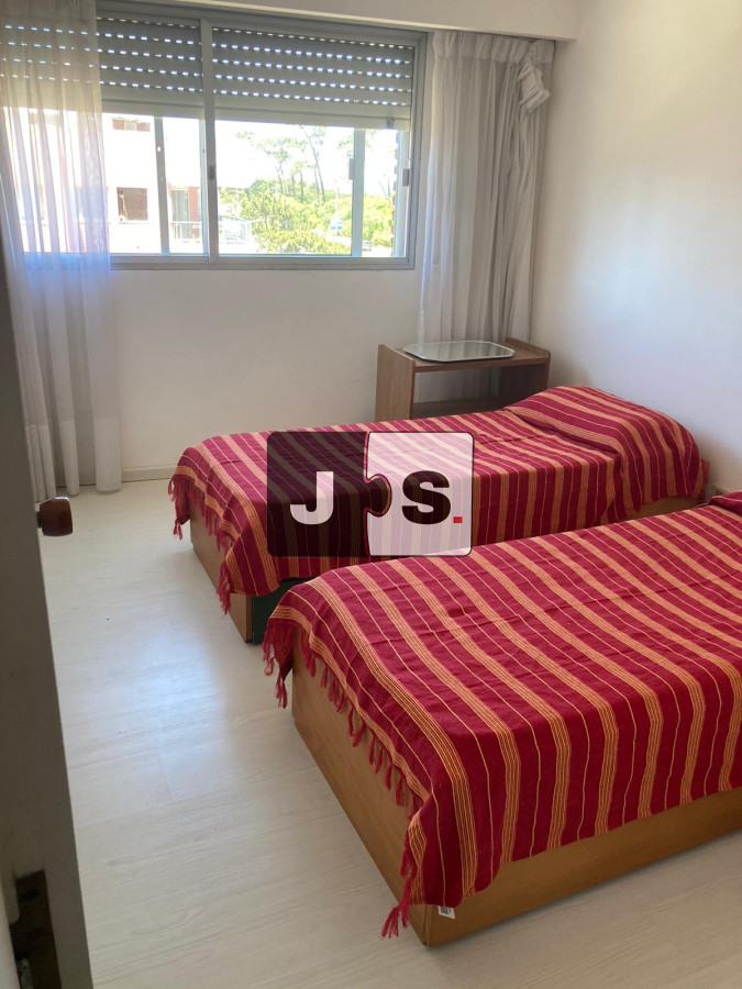 Apartamento ID.3440 - Venta de Apartamento de 4 dormitorios en Playa Mansa, Punta del Este