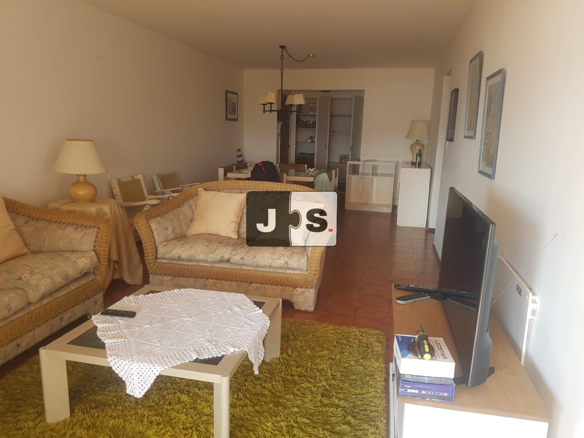 Apartamento ID.3440 - Venta de Apartamento de 4 dormitorios en Playa Mansa, Punta del Este