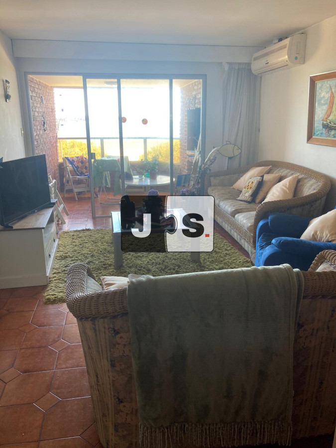 Apartamento ID.3440 - Venta de Apartamento de 4 dormitorios en Playa Mansa, Punta del Este
