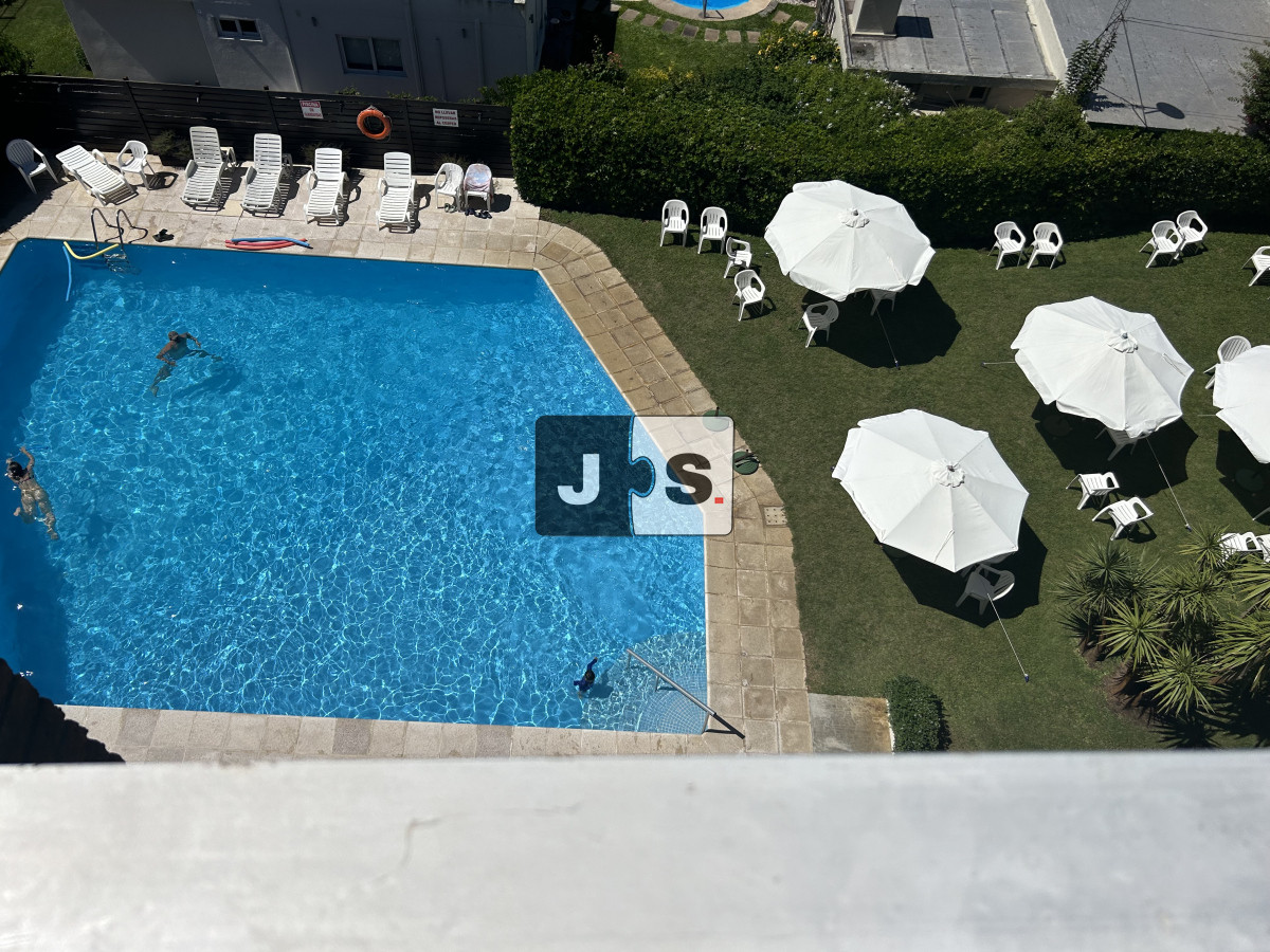 Apartamento ID.3440 - Venta de Apartamento de 4 dormitorios en Playa Mansa, Punta del Este