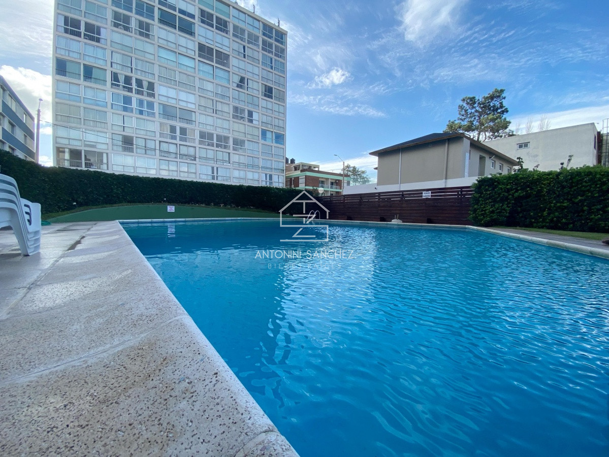 Apartamento ID.992 - Venta de Apartamento 2 dormitorios en Playa Mansa, Punta del Este.