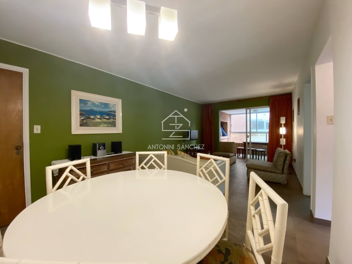 Apartamento ID.992 - Venta de Apartamento 2 dormitorios en Playa Mansa, Punta del Este.