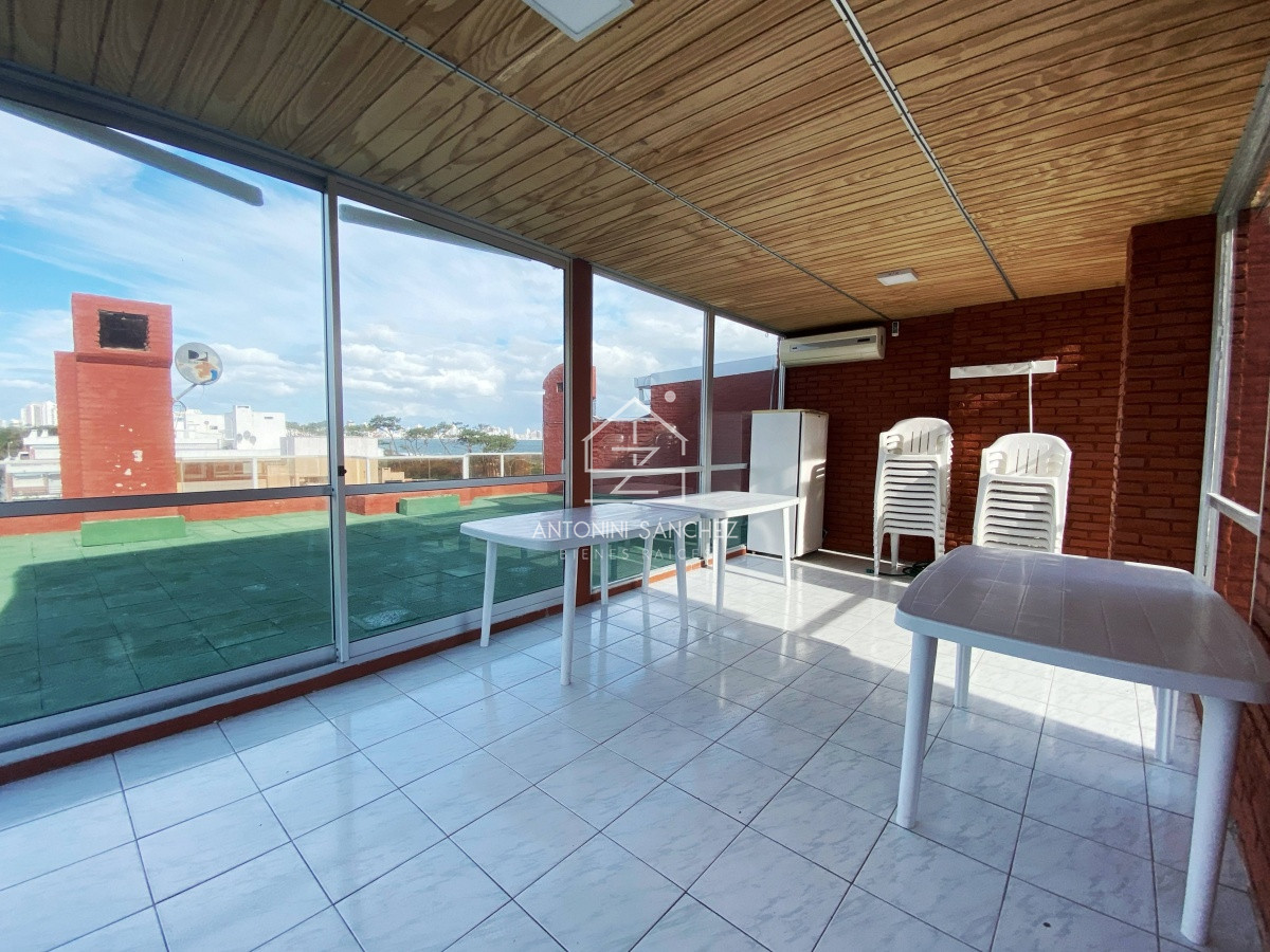 Apartamento ID.992 - Venta de Apartamento 2 dormitorios en Playa Mansa, Punta del Este.