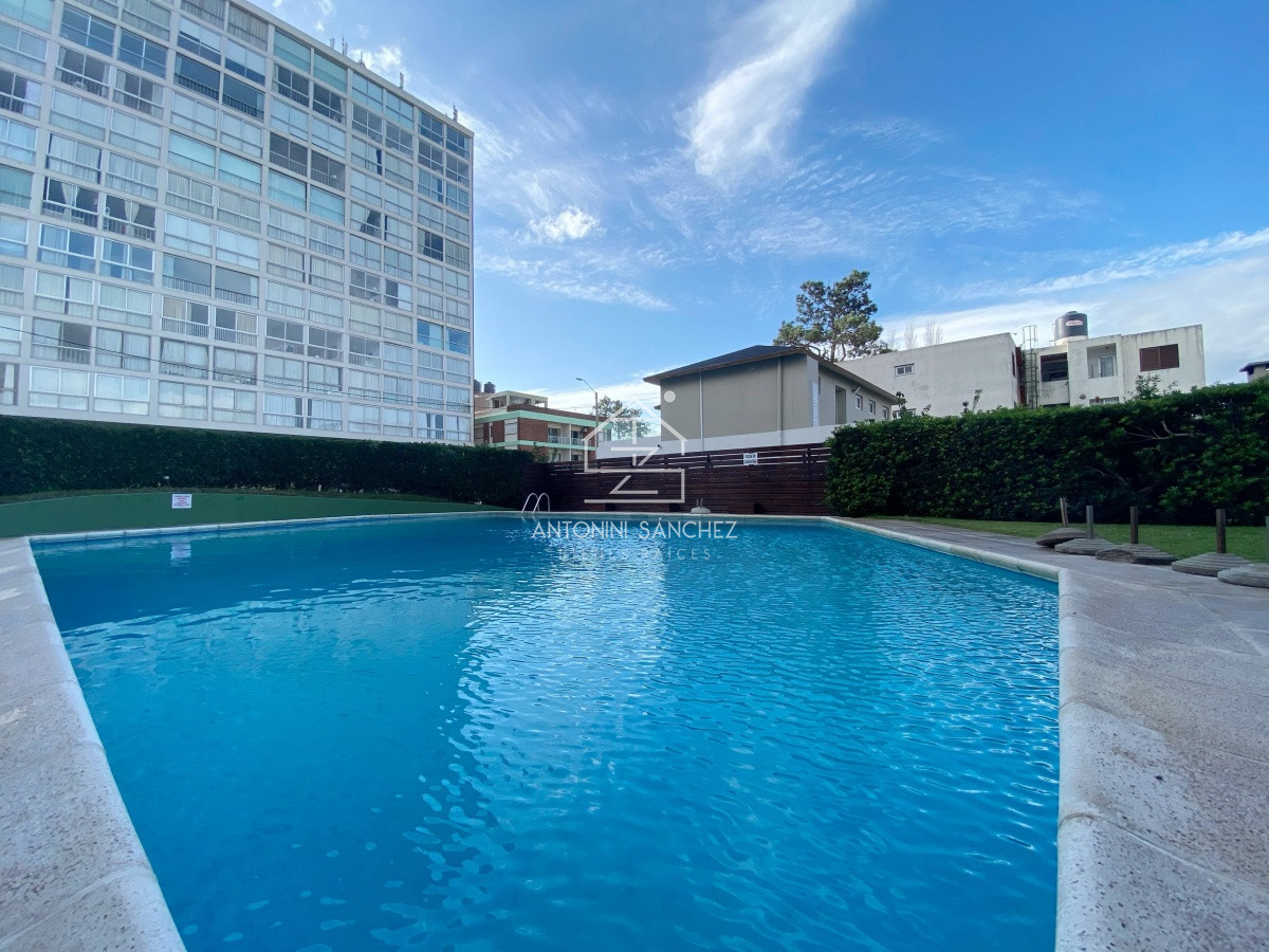 Apartamento ID.992 - Venta de Apartamento 2 dormitorios en Playa Mansa, Punta del Este.