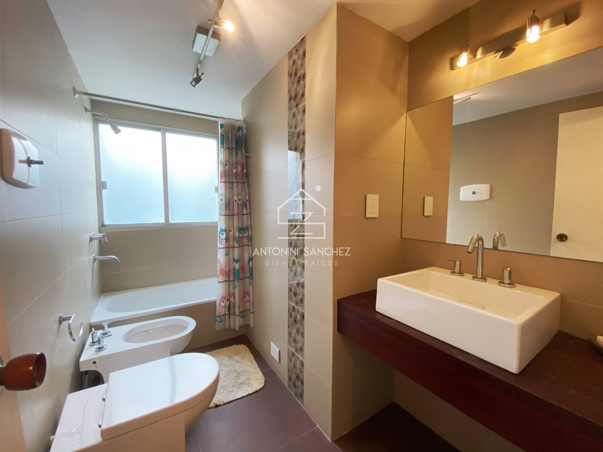 Apartamento ID.992 - Venta de Apartamento 2 dormitorios en Playa Mansa, Punta del Este.