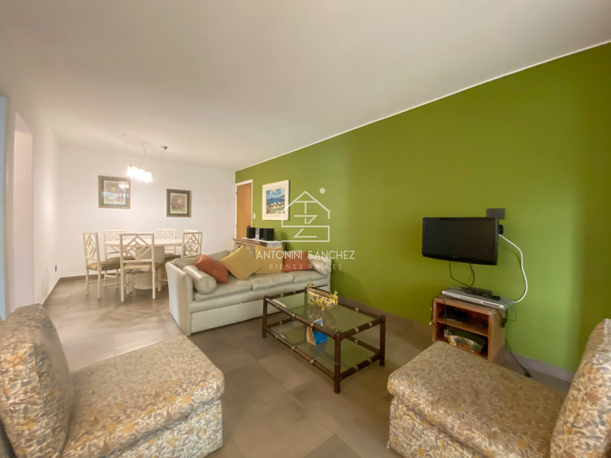 Apartamento ID.992 - Venta de Apartamento 2 dormitorios en Playa Mansa, Punta del Este.