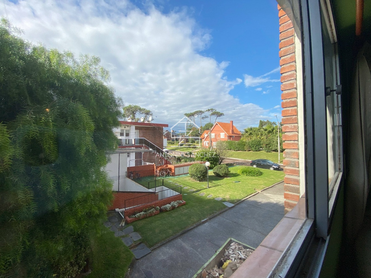 Apartamento ID.992 - Venta de Apartamento 2 dormitorios en Playa Mansa, Punta del Este.
