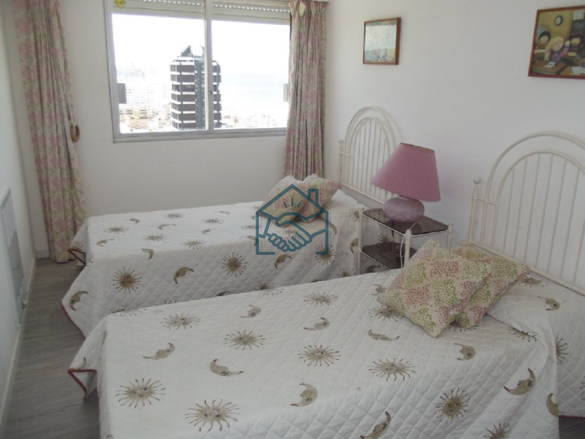 Apartamento ID.396/Venta-apartamento-3-dormitorios,-Península,-Punta-del-Este. - Venta apartamento 3 dormitorios, Península, Punta del Este.