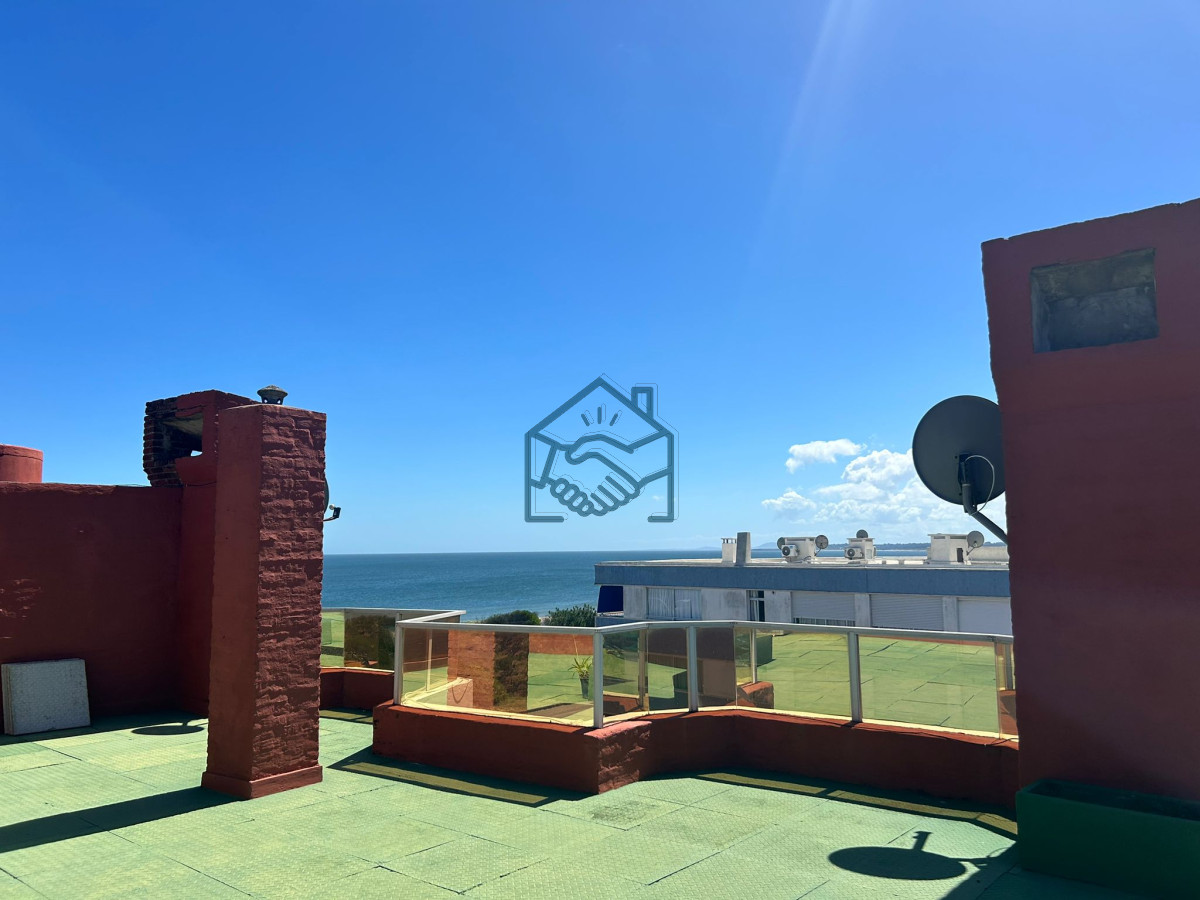 Apartamento ID.651/Alquiler-invernal-de-apartamento-de-4-dormitorios-en-Playa-Mansa,-Punta-del-Este - Alquiler invernal de apartamento de 4 dormitorios en Playa Mansa, Punta del Este