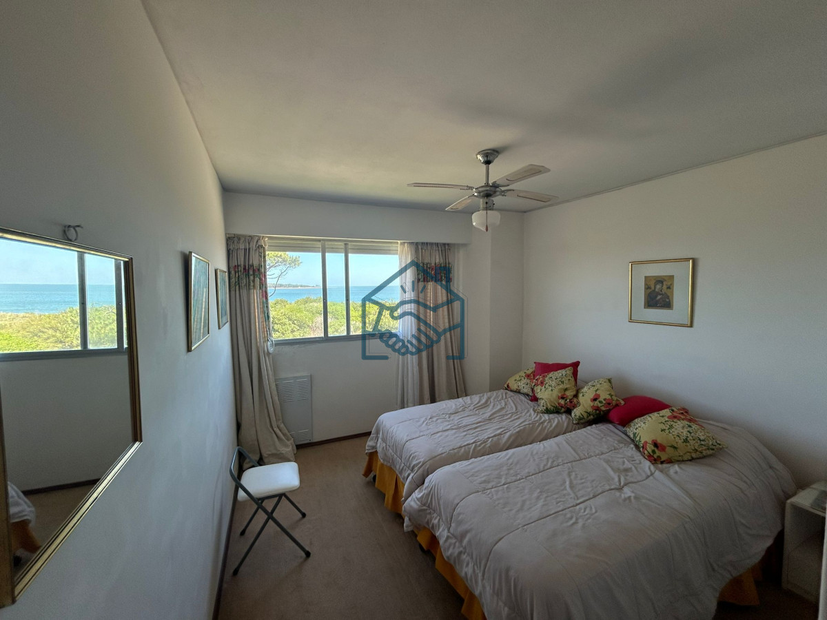 Apartamento ID.651/Alquiler-invernal-de-apartamento-de-4-dormitorios-en-Playa-Mansa,-Punta-del-Este - Alquiler invernal de apartamento de 4 dormitorios en Playa Mansa, Punta del Este