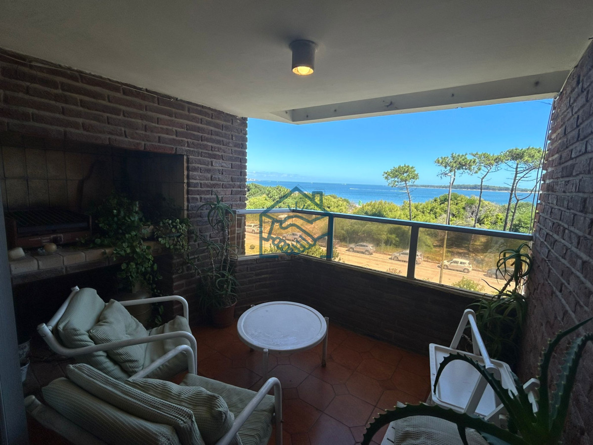 Apartamento ID.651/Alquiler-invernal-de-apartamento-de-4-dormitorios-en-Playa-Mansa,-Punta-del-Este - Alquiler invernal de apartamento de 4 dormitorios en Playa Mansa, Punta del Este