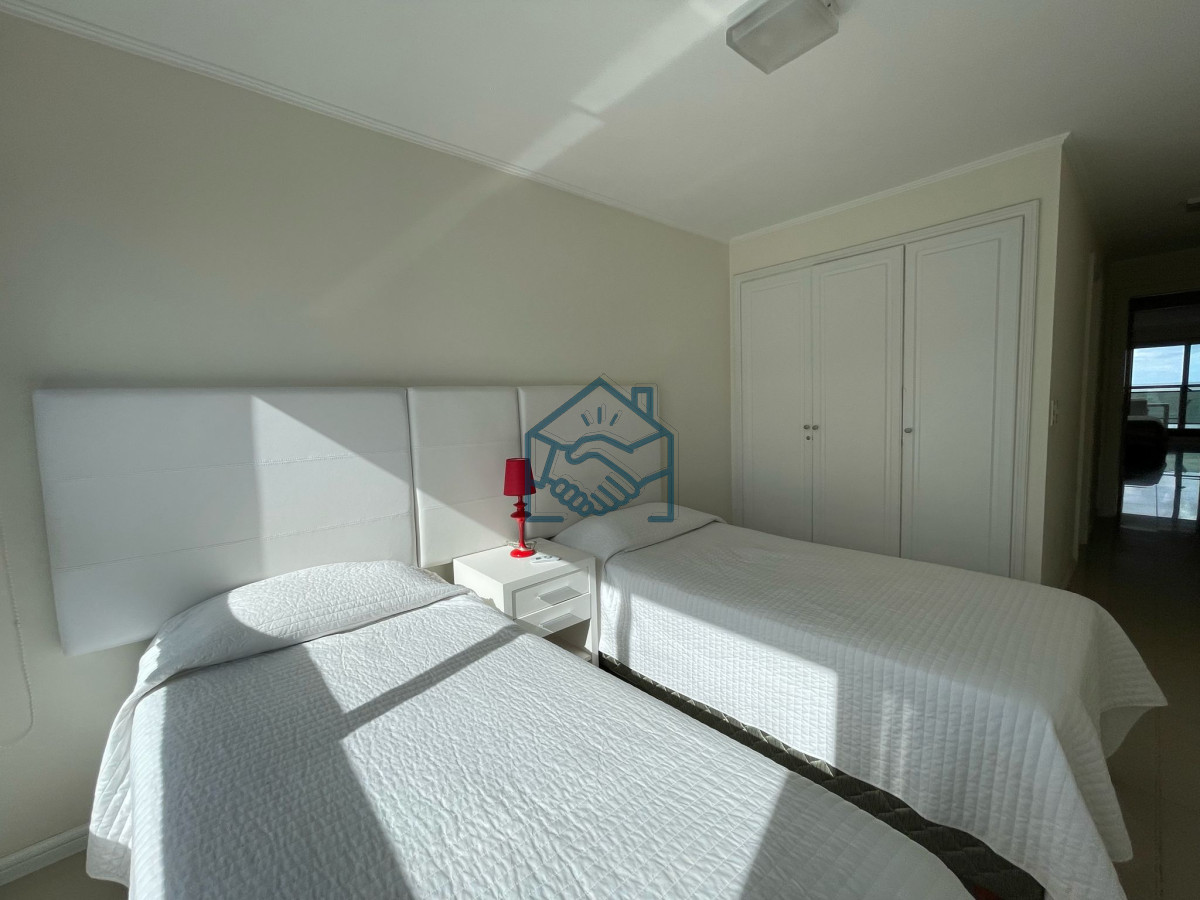 Apartamento ID.679/Venta-y-Alquiler-temporario-de-Apartamento,-3-dormitorios.-Playa-brava,-Punta-del-Este.- - Venta y Alquiler temporario de Apartamento, 3 dormitorios. Playa brava, Punta del Este. 