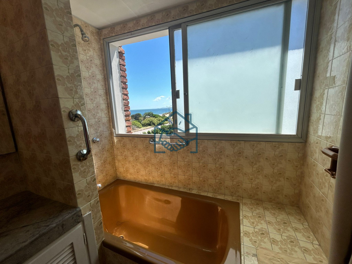 Apartamento ID.651/Alquiler-invernal-de-apartamento-de-4-dormitorios-en-Playa-Mansa,-Punta-del-Este - Alquiler invernal de apartamento de 4 dormitorios en Playa Mansa, Punta del Este