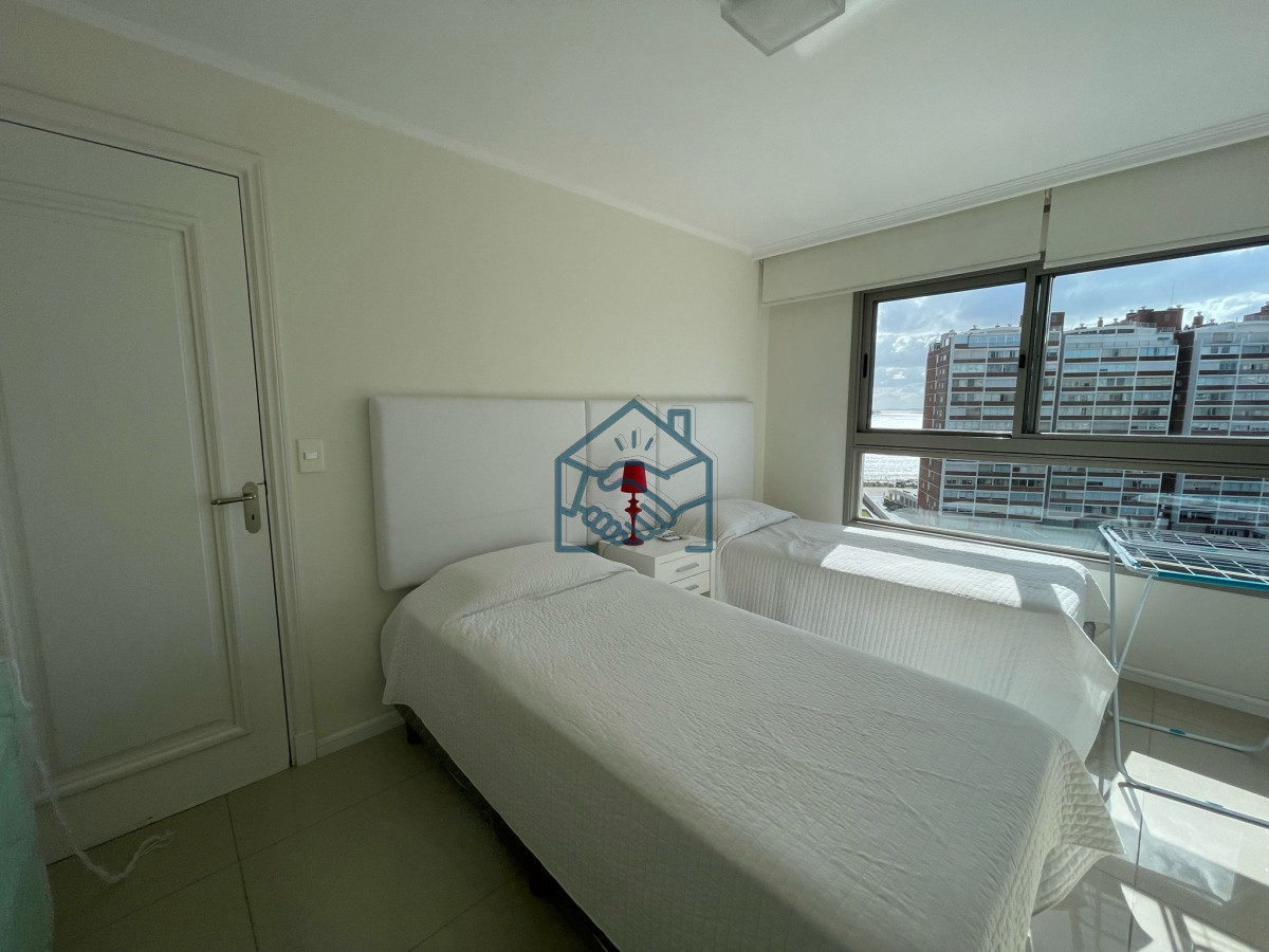 Apartamento ID.679/Venta-y-Alquiler-temporario-de-Apartamento,-3-dormitorios.-Playa-brava,-Punta-del-Este.- - Venta y Alquiler temporario de Apartamento, 3 dormitorios. Playa brava, Punta del Este. 