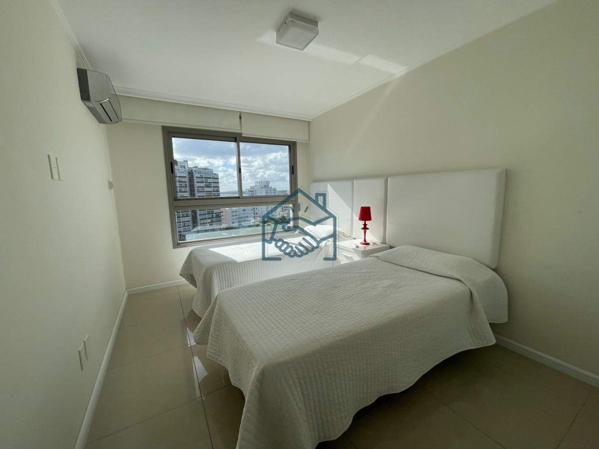 Apartamento ID.679/Venta-y-Alquiler-temporario-de-Apartamento,-3-dormitorios.-Playa-brava,-Punta-del-Este.- - Venta y Alquiler temporario de Apartamento, 3 dormitorios. Playa brava, Punta del Este. 