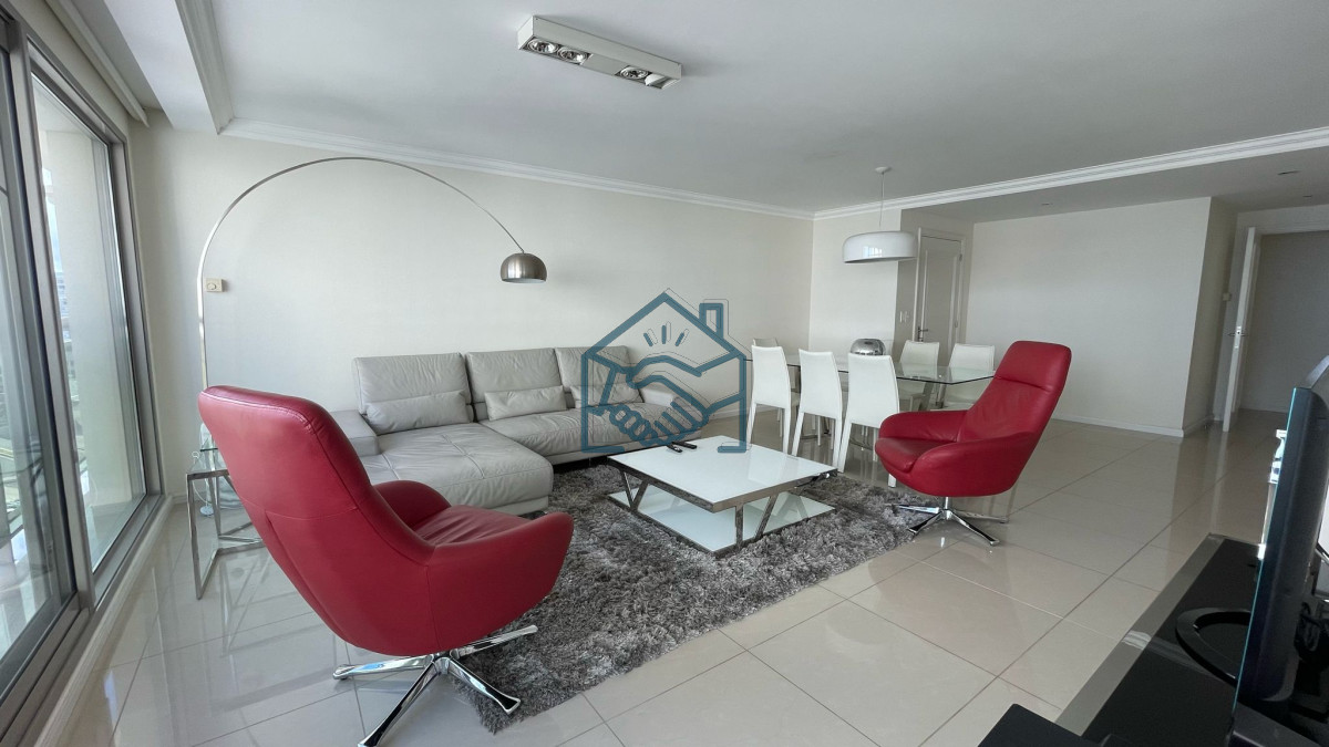 Apartamento ID.679/Venta-y-Alquiler-temporario-de-Apartamento,-3-dormitorios.-Playa-brava,-Punta-del-Este.- - Venta y Alquiler temporario de Apartamento, 3 dormitorios. Playa brava, Punta del Este. 