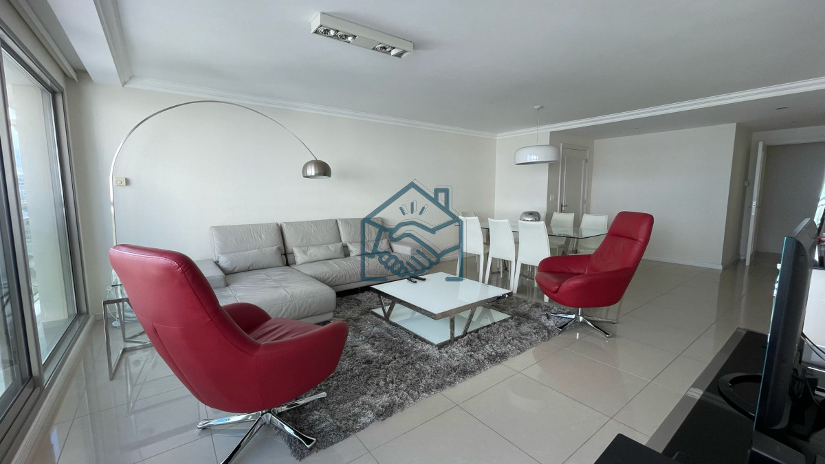 Apartamento ID.679/Venta-y-Alquiler-temporario-de-Apartamento,-3-dormitorios.-Playa-brava,-Punta-del-Este.- - Venta y Alquiler temporario de Apartamento, 3 dormitorios. Playa brava, Punta del Este. 