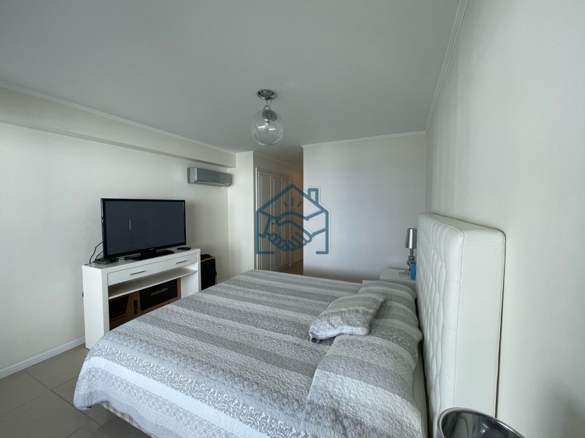 Apartamento ID.679/Venta-y-Alquiler-temporario-de-Apartamento,-3-dormitorios.-Playa-brava,-Punta-del-Este.- - Venta y Alquiler temporario de Apartamento, 3 dormitorios. Playa brava, Punta del Este. 