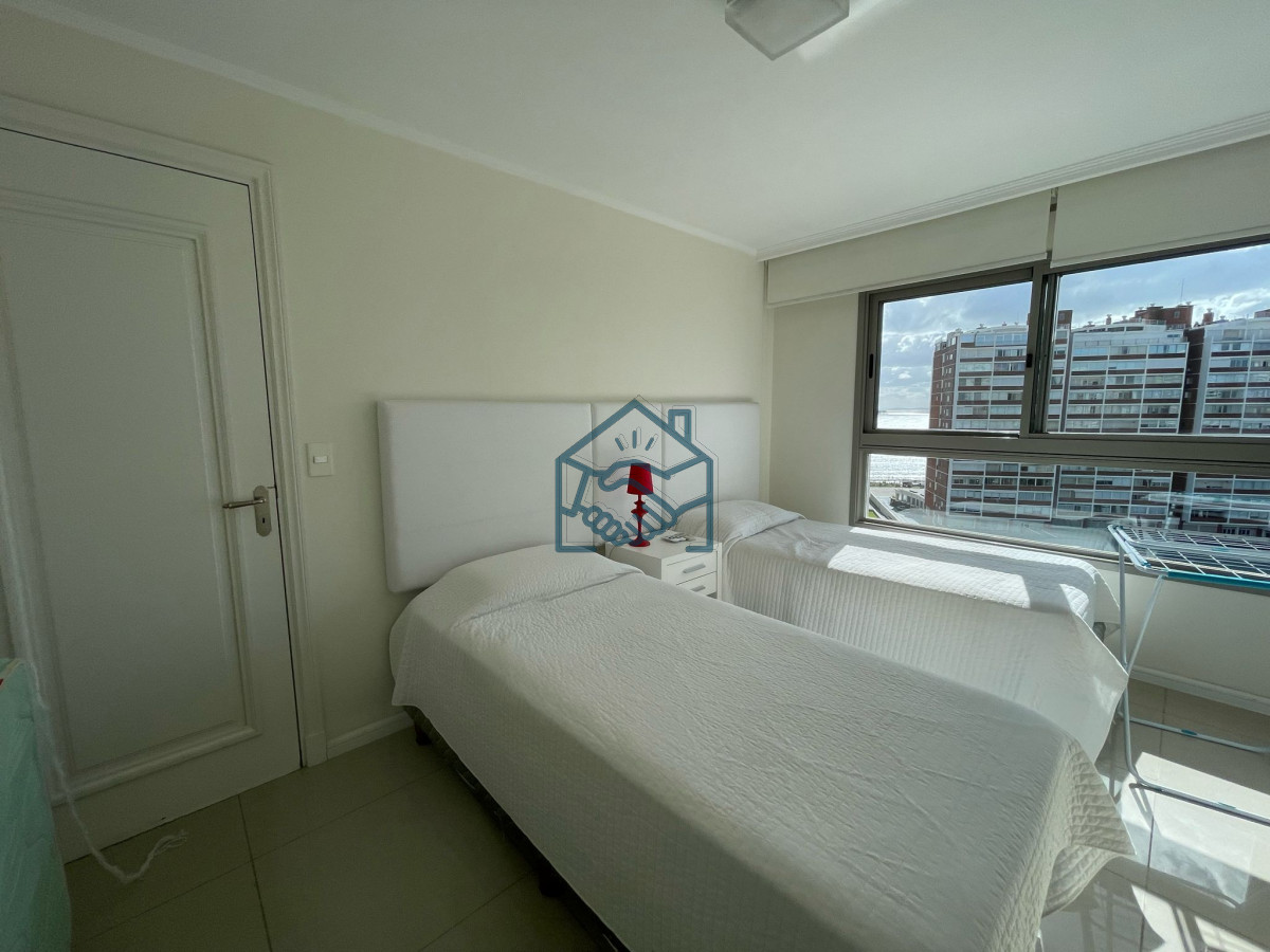 Apartamento ID.679/Venta-y-Alquiler-temporario-de-Apartamento,-3-dormitorios.-Playa-brava,-Punta-del-Este.- - Venta y Alquiler temporario de Apartamento, 3 dormitorios. Playa brava, Punta del Este. 