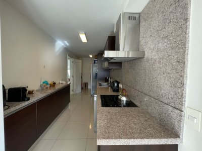 Apartamento ID.679/Venta-y-Alquiler-temporario-de-Apartamento,-3-dormitorios.-Playa-brava,-Punta-del-Este.- - Venta y Alquiler temporario de Apartamento, 3 dormitorios. Playa brava, Punta del Este. 