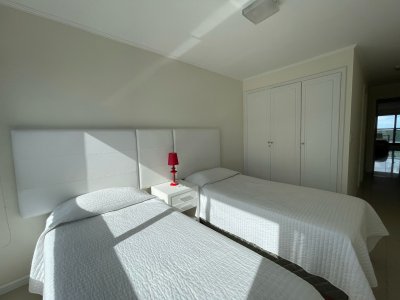 Apartamento ID.679/Venta-y-Alquiler-temporario-de-Apartamento,-3-dormitorios.-Playa-brava,-Punta-del-Este.- - Venta y Alquiler temporario de Apartamento, 3 dormitorios. Playa brava, Punta del Este. 