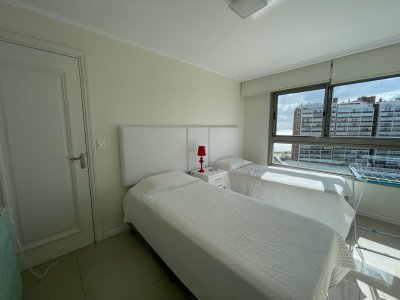 Apartamento ID.679/Venta-y-Alquiler-temporario-de-Apartamento,-3-dormitorios.-Playa-brava,-Punta-del-Este.- - Venta y Alquiler temporario de Apartamento, 3 dormitorios. Playa brava, Punta del Este. 