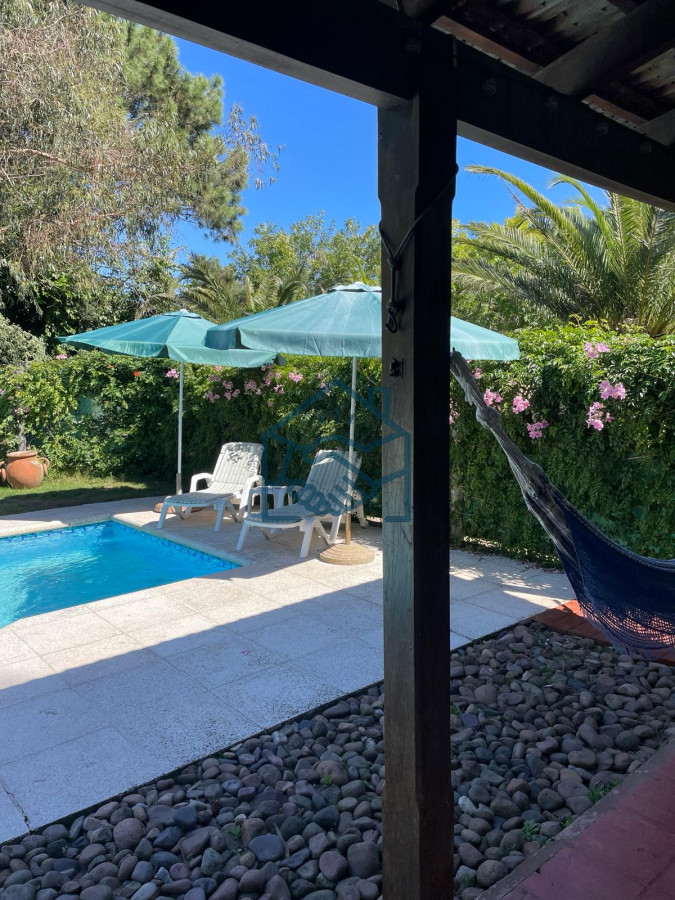 Casa ID.1098/Venta-de-casa-de-4-dormitorios-en-Beverly-Hills,-Punta-del-Este - Venta de casa de 4 dormitorios en Beverly Hills, Punta del Este