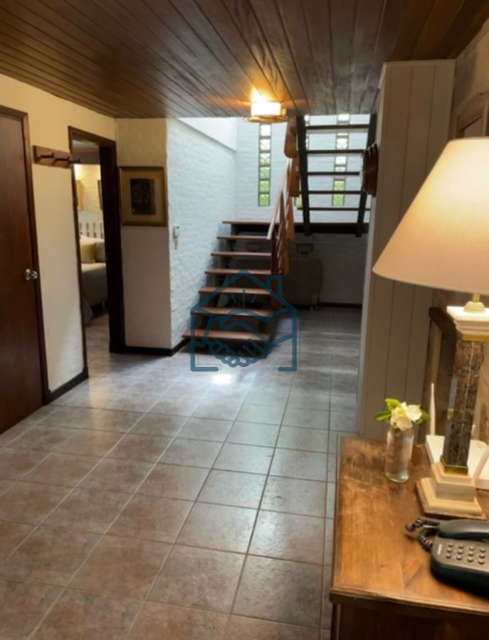 Casa ID.1098/Venta-de-casa-de-4-dormitorios-en-Beverly-Hills,-Punta-del-Este - Venta de casa de 4 dormitorios en Beverly Hills, Punta del Este